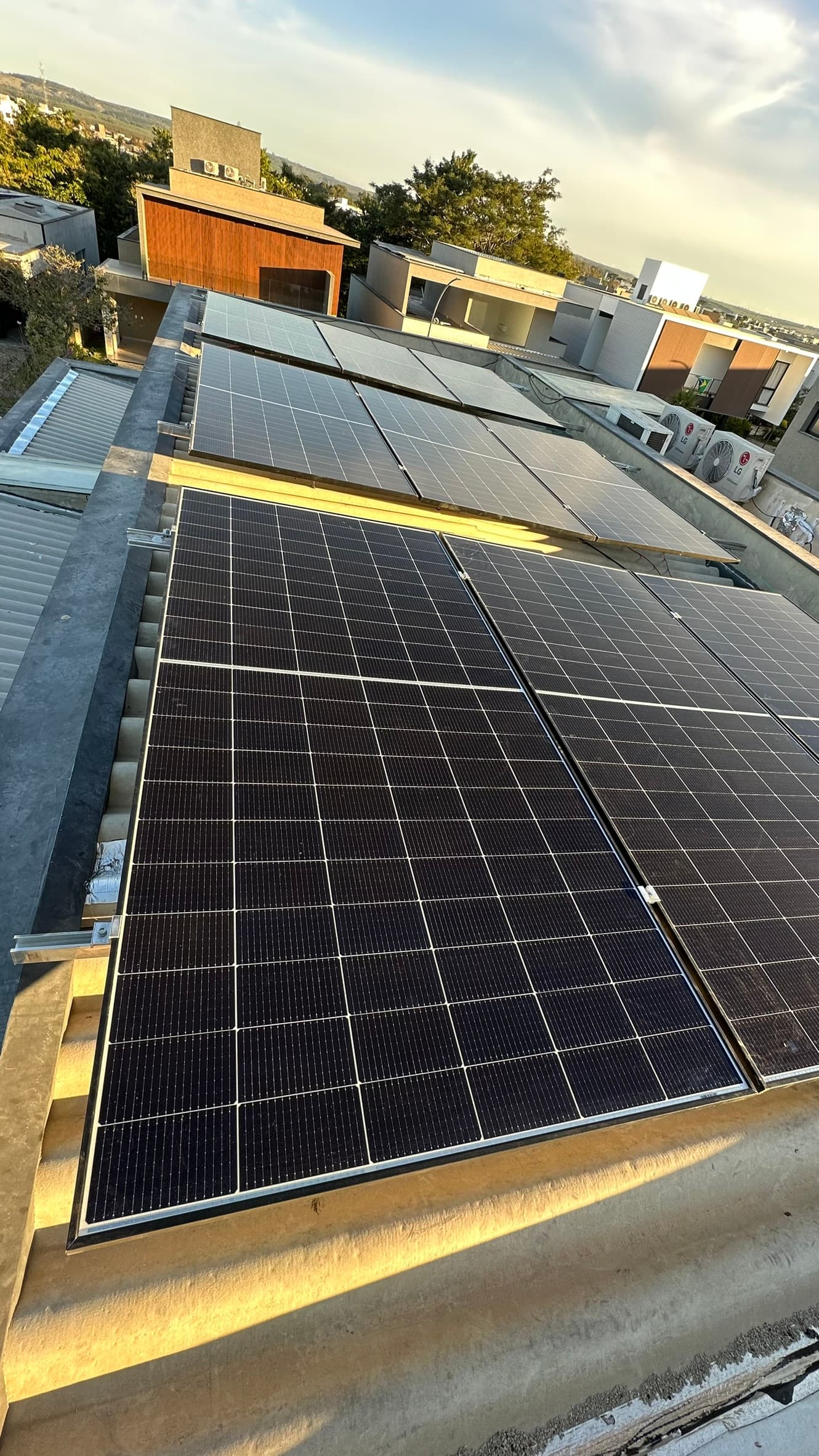 Instalação fotovoltaica da Quick On em telhado