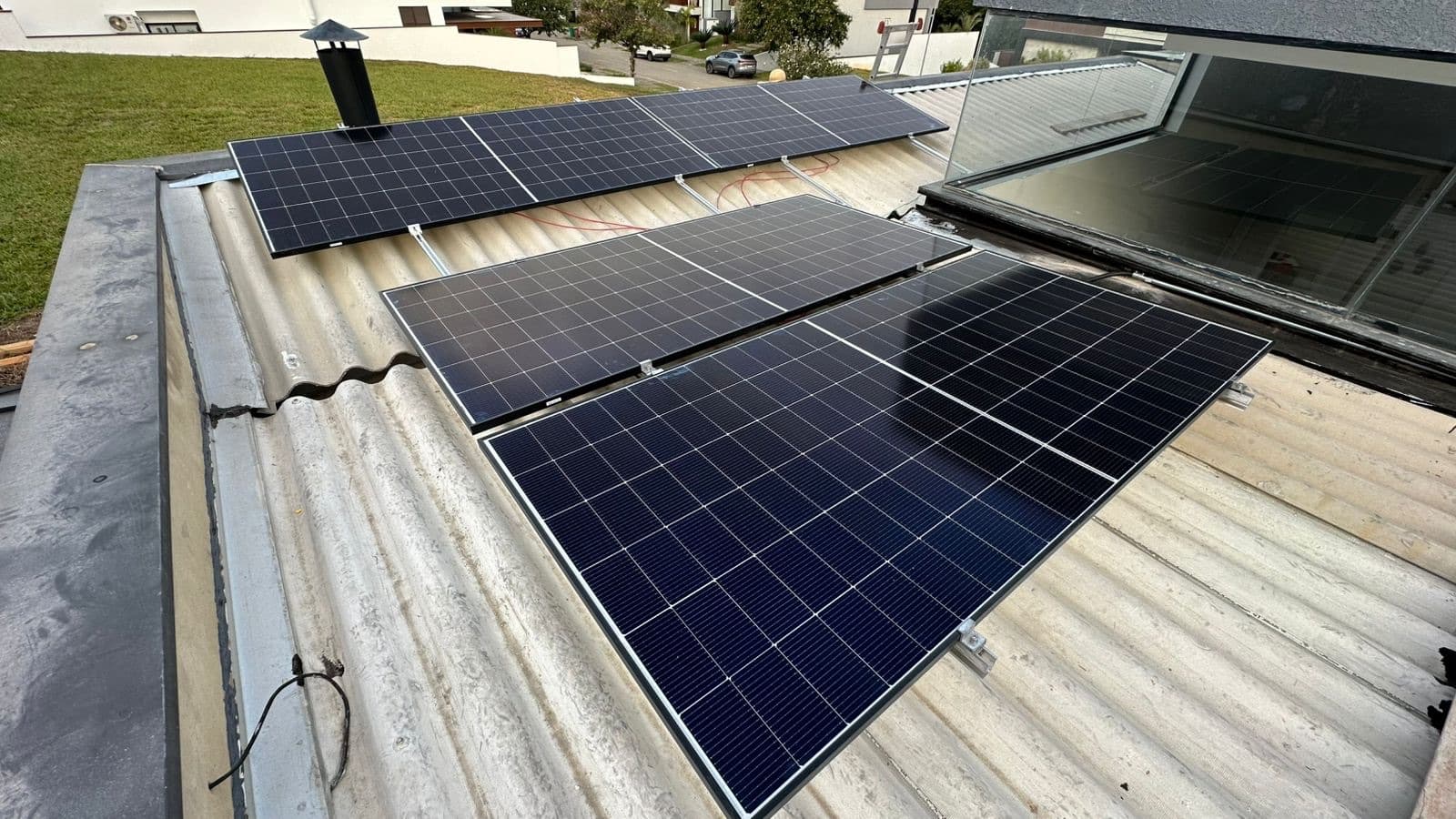 Sistema de energia solar fotovoltaica instalado pela Quick On